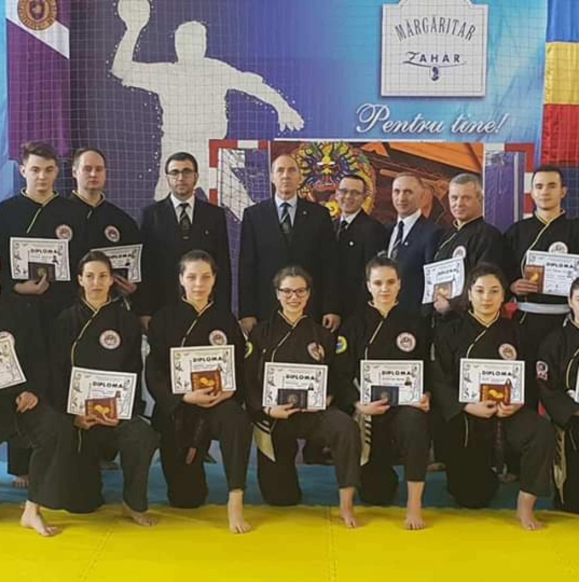 Absolvenţi examen centuri negre